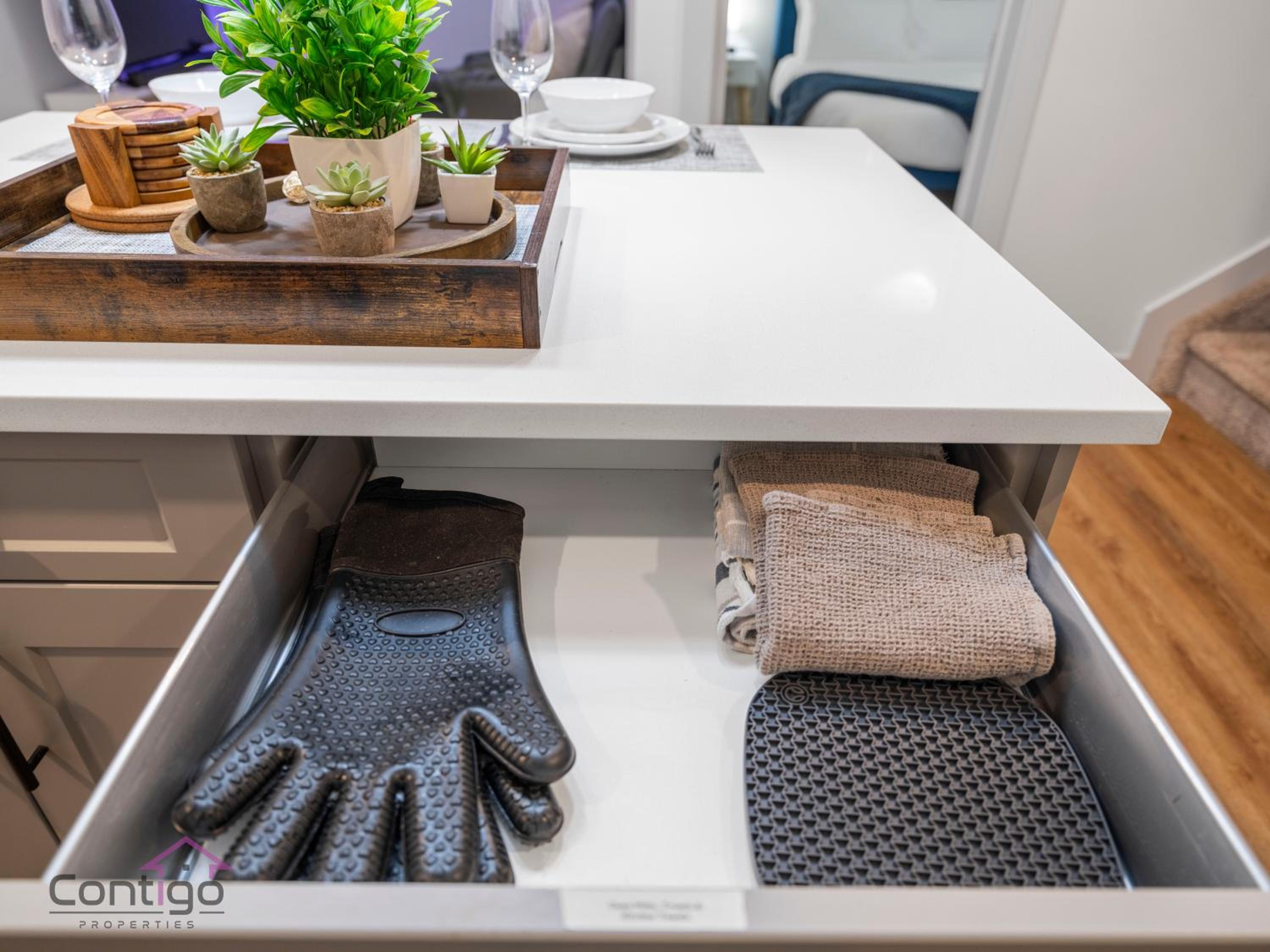 Blissful Suite, Cozy, WiFi, Desk, Close to WEM