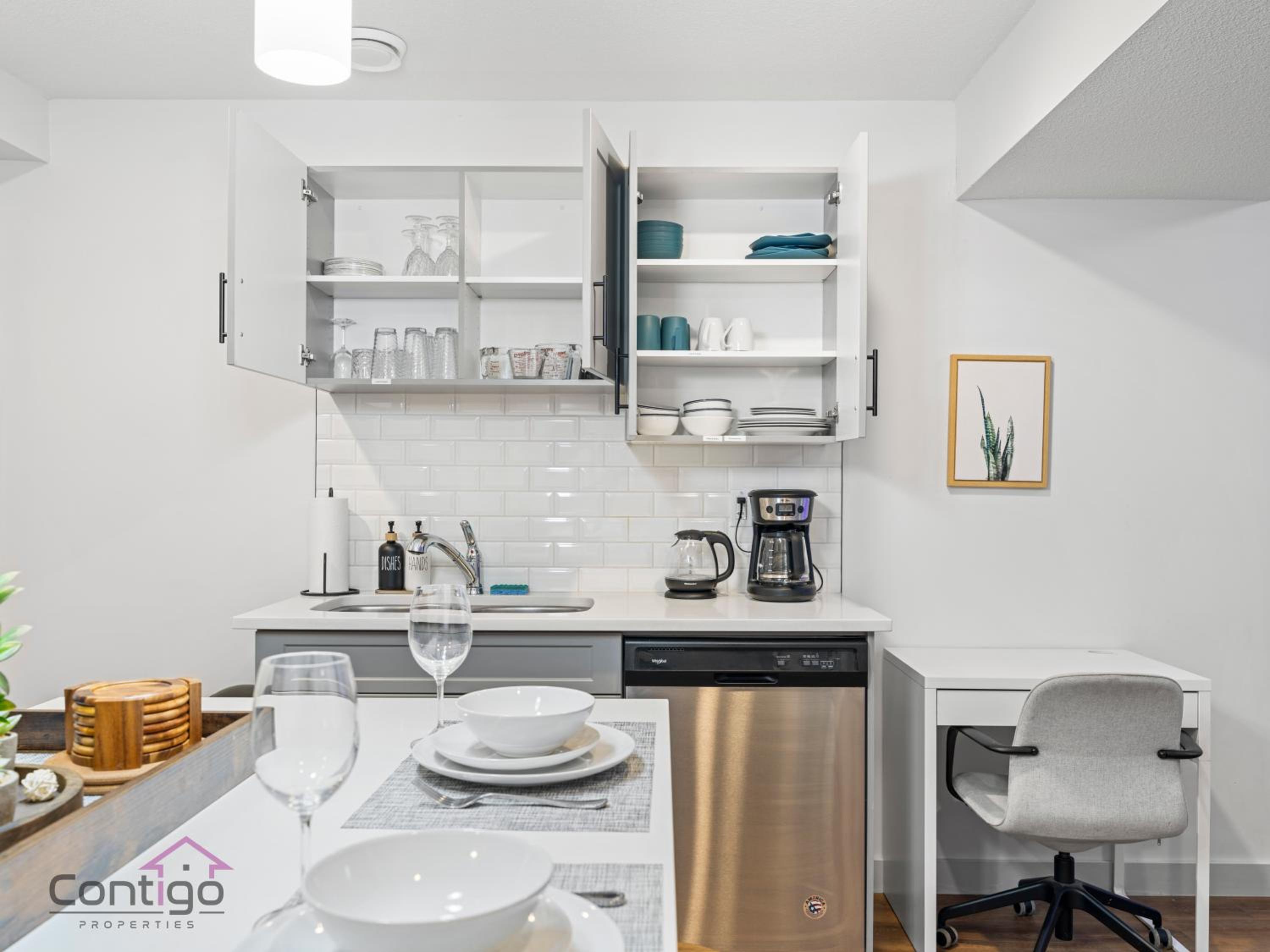 Blissful Suite, Cozy, WiFi, Desk, Close to WEM