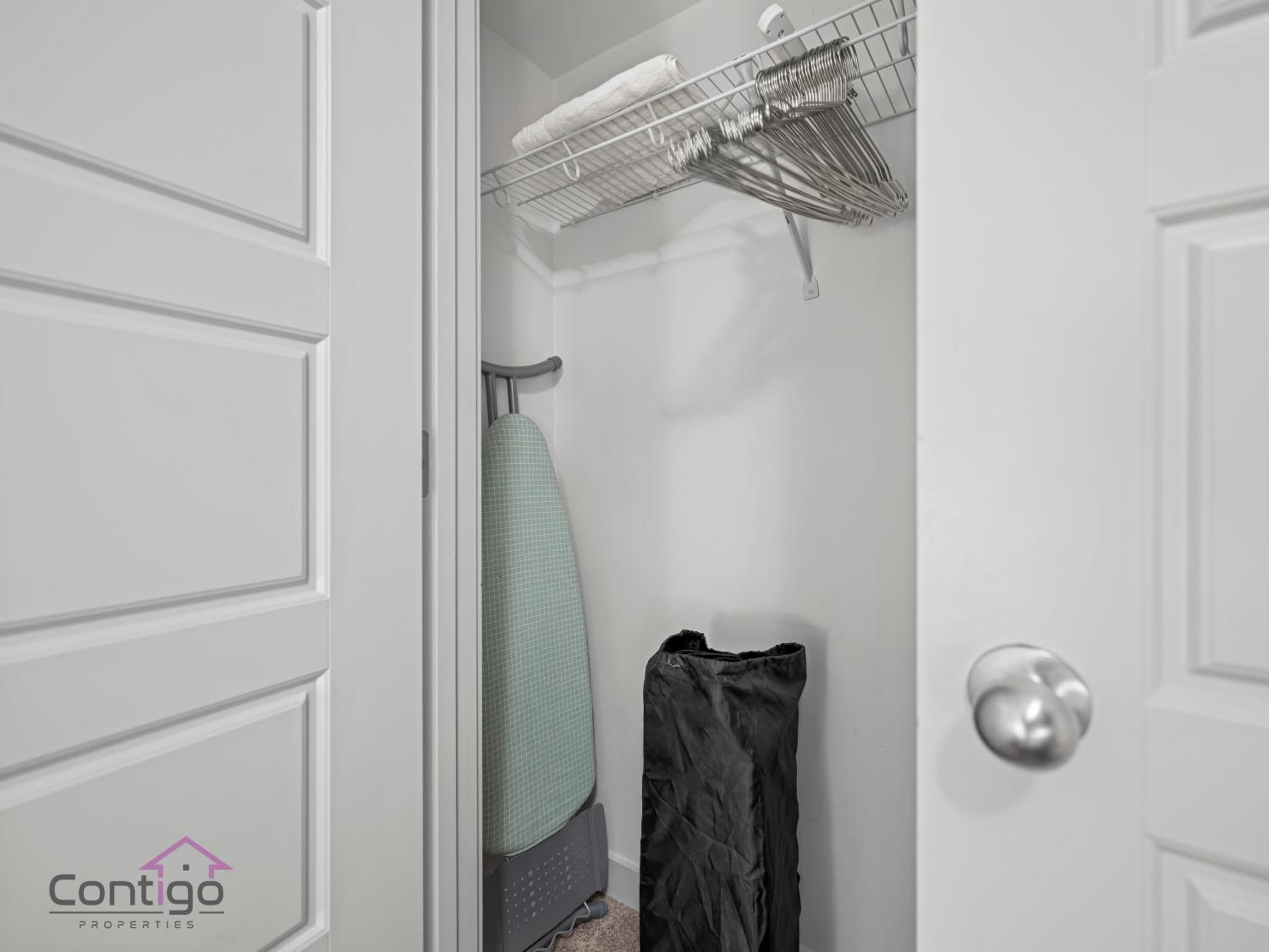 Blissful Suite, Cozy, WiFi, Desk, Close to WEM