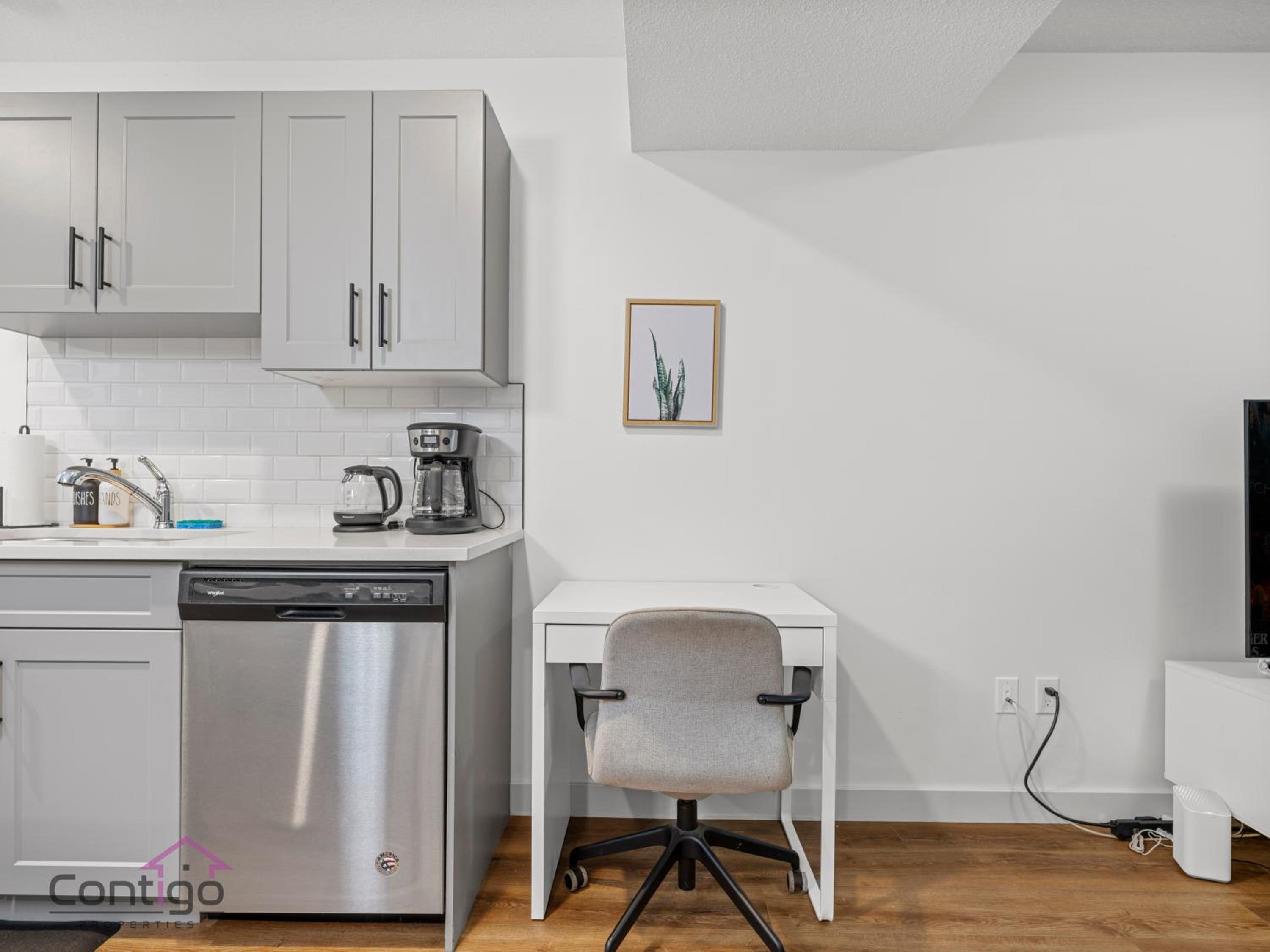 Blissful Suite, Cozy, WiFi, Desk, Close to WEM