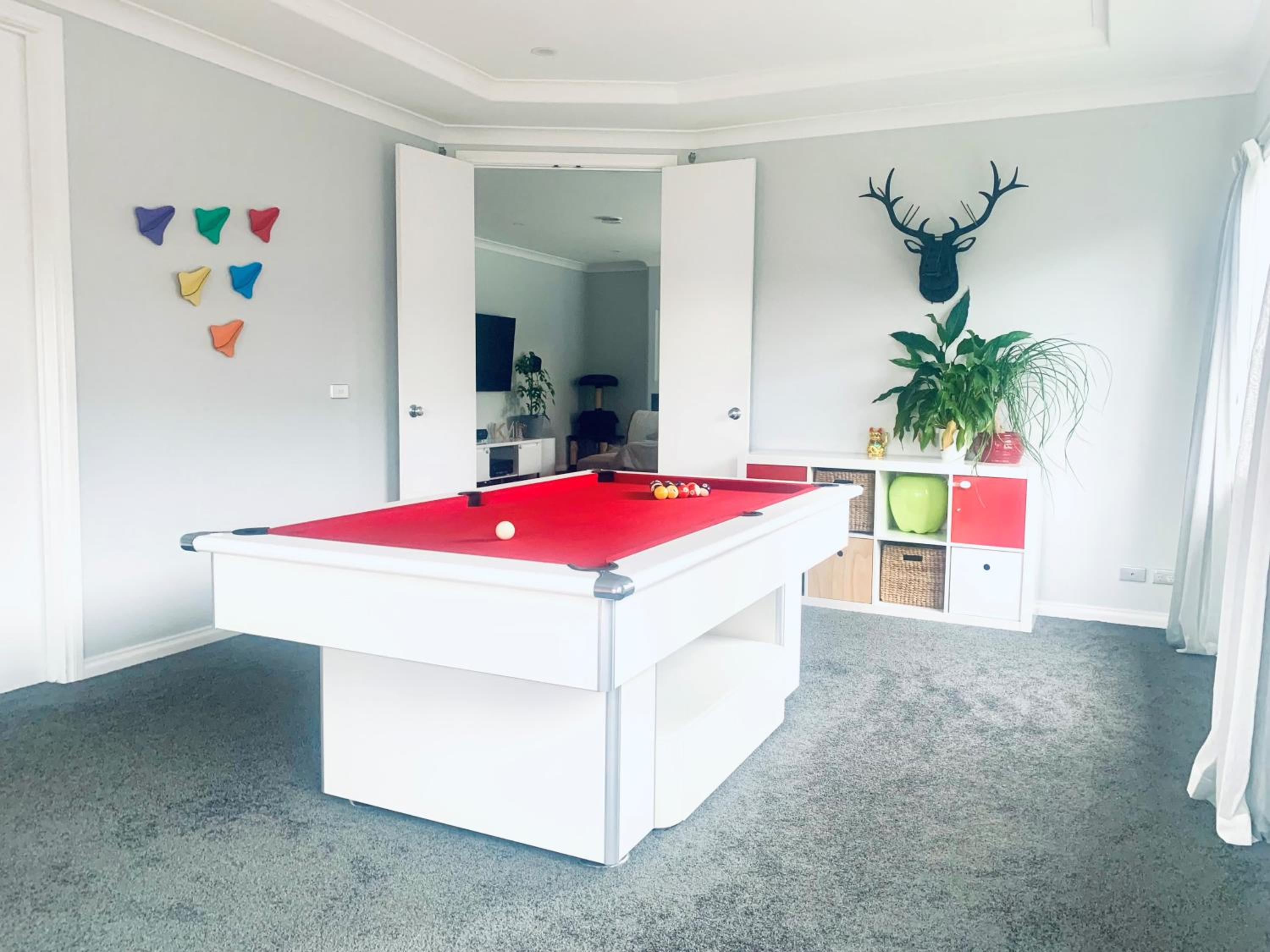 Executive Family Home with Outdoor Pool & Games Room