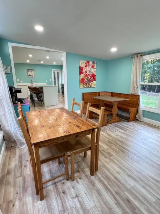 Quantico Graduation Home Visit DC 5 bedrooms 2 King Beds Stafford view 3