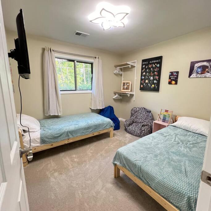 Quantico Graduation Home Visit DC 5 bedrooms 2 King Beds Stafford view 4