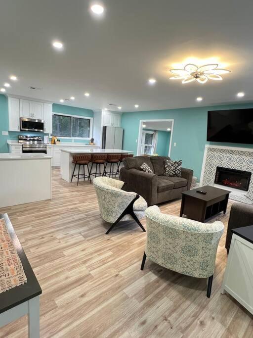 Quantico Graduation Home Visit DC 5 bedrooms 2 King Beds Stafford view 5