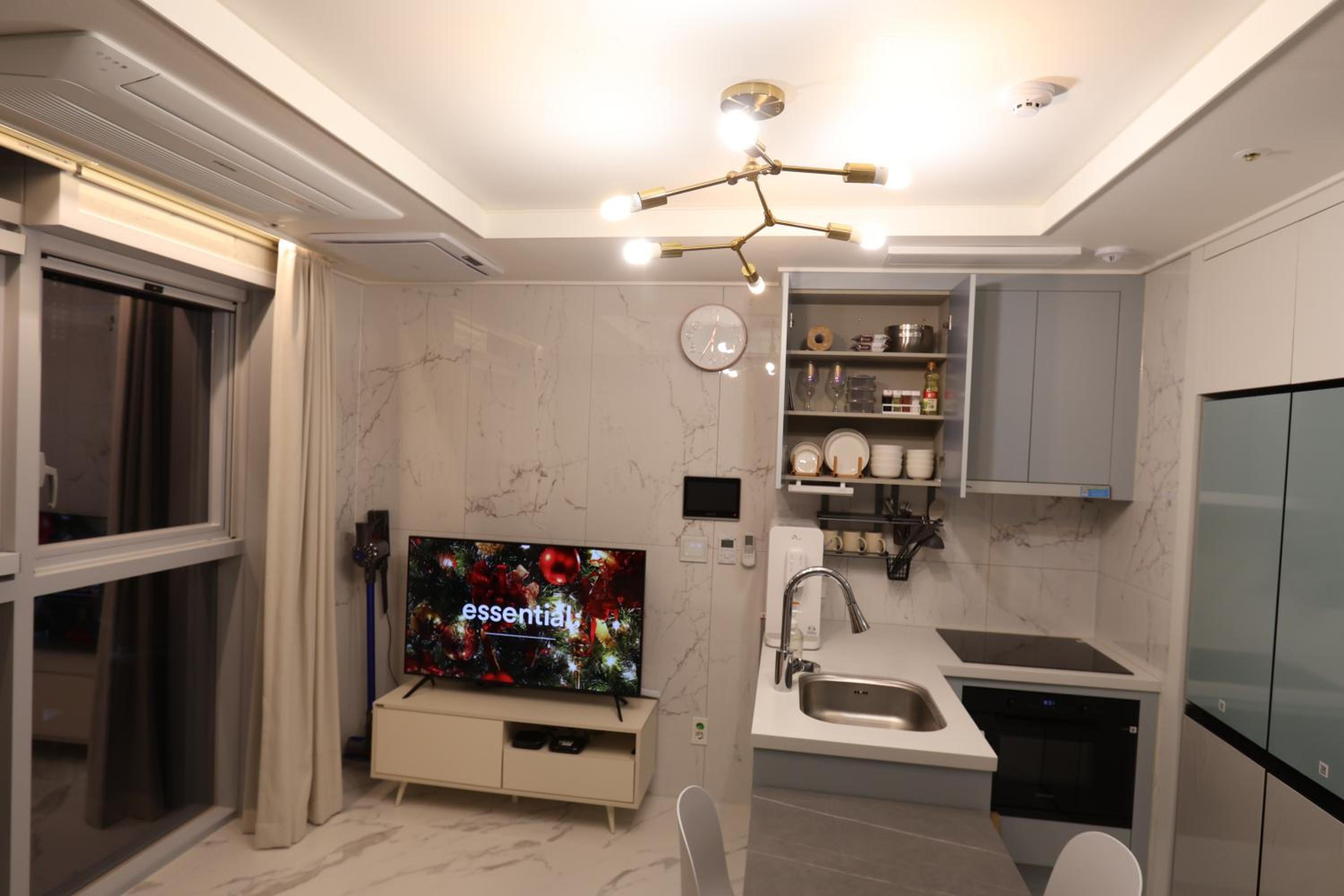 City Hall,Central Seoul apartment view 3