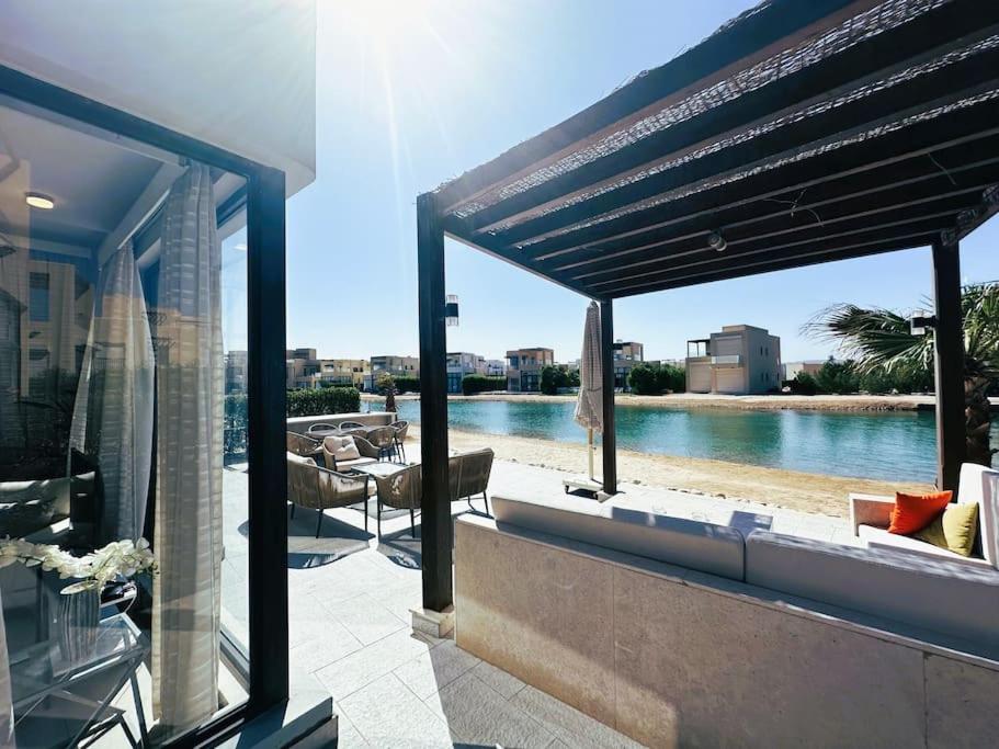 Luminous 4BR Villa, Free Pool & Lagoon Access At Gouna view 4