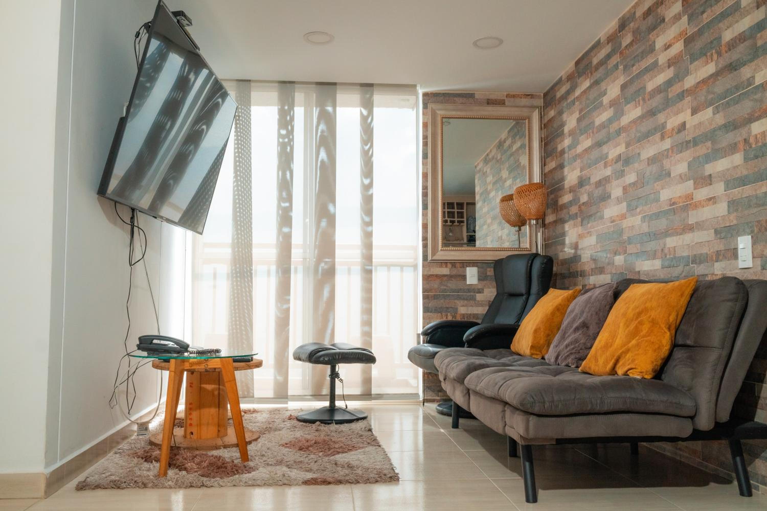 Hermosa vista , y acogedor apto con piscina