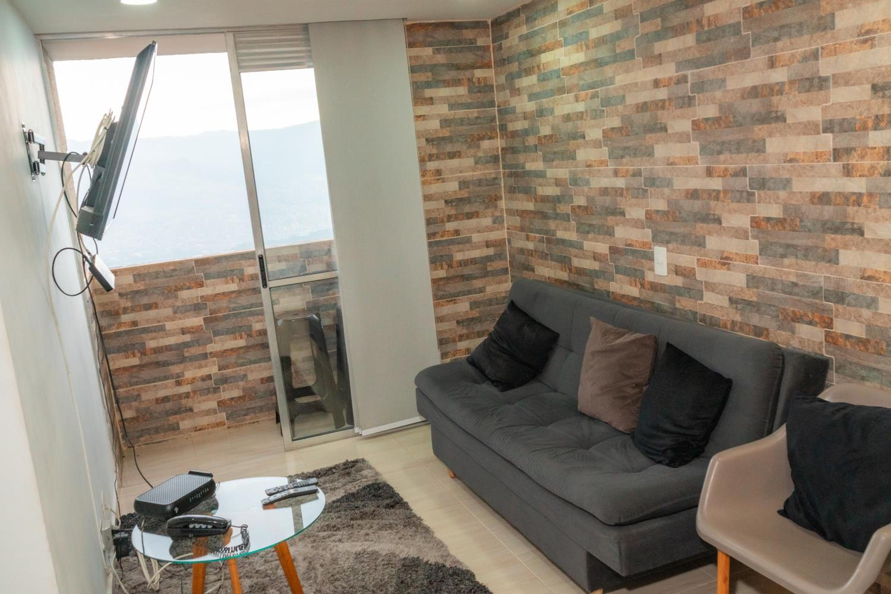 Hermosa vista , y acogedor apto con piscina