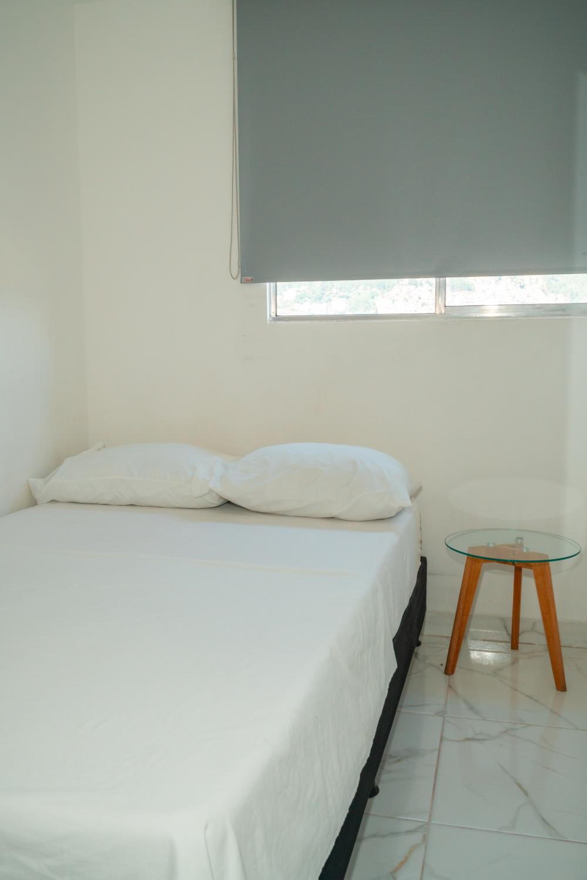 Hermosa vista , y acogedor apto con piscina