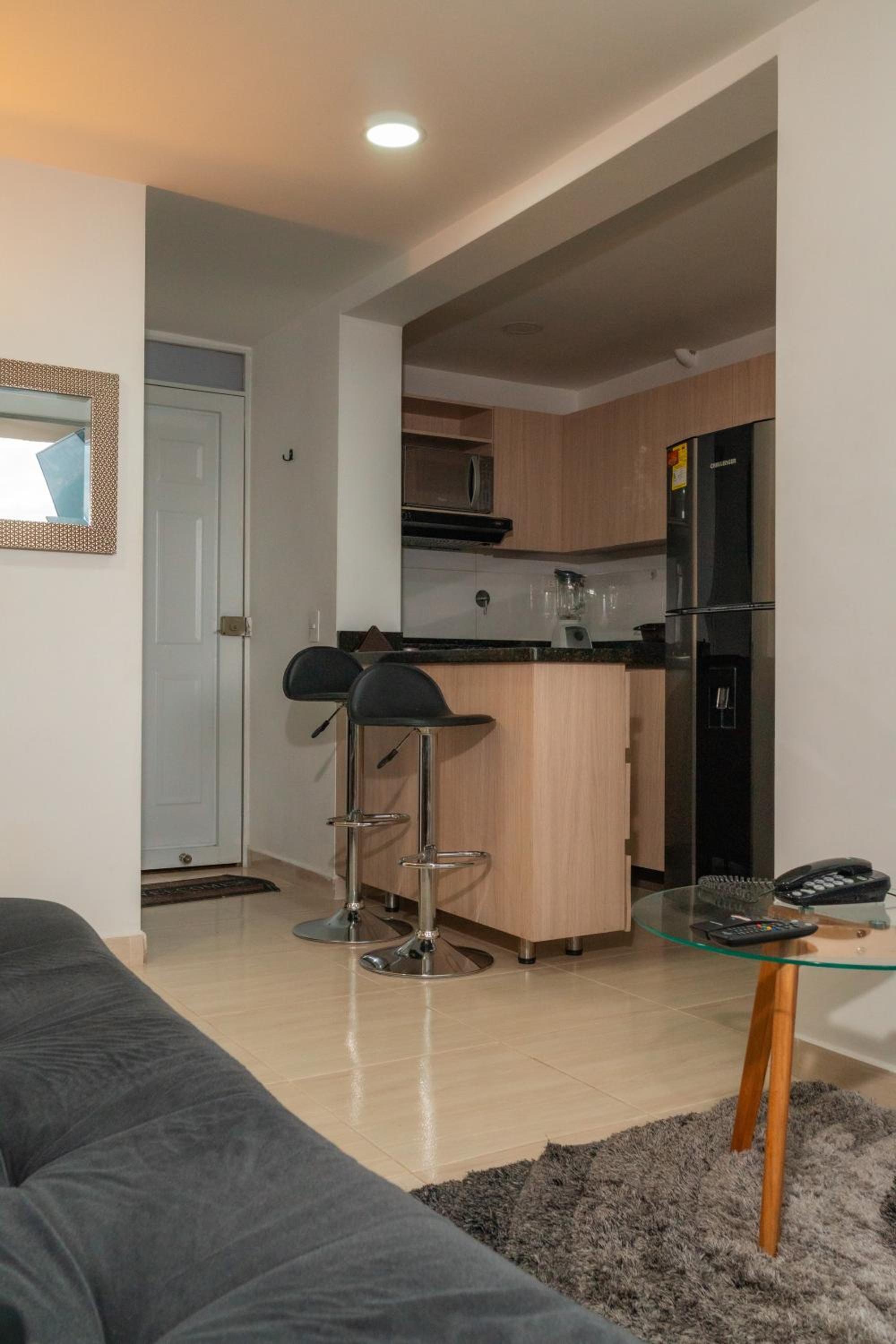 Hermosa vista , y acogedor apto con piscina