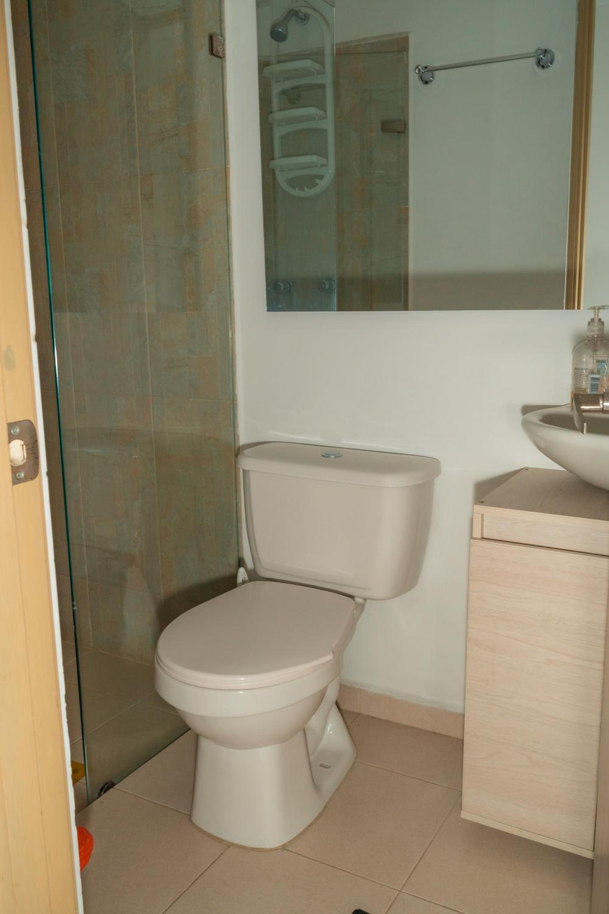 Hermosa vista , y acogedor apto con piscina