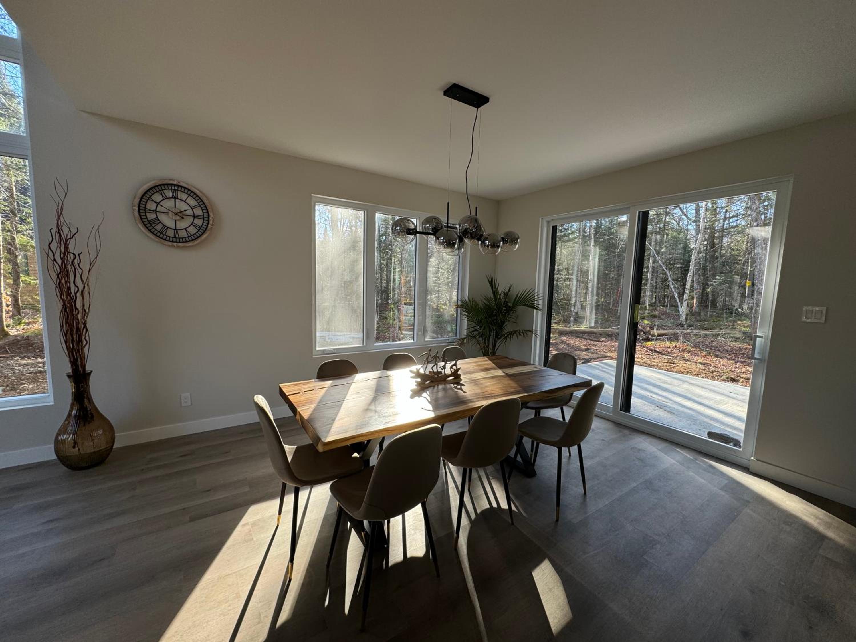 Modern Luxury 4-Bedroom Home by Mont-Tremblant Ski Resort