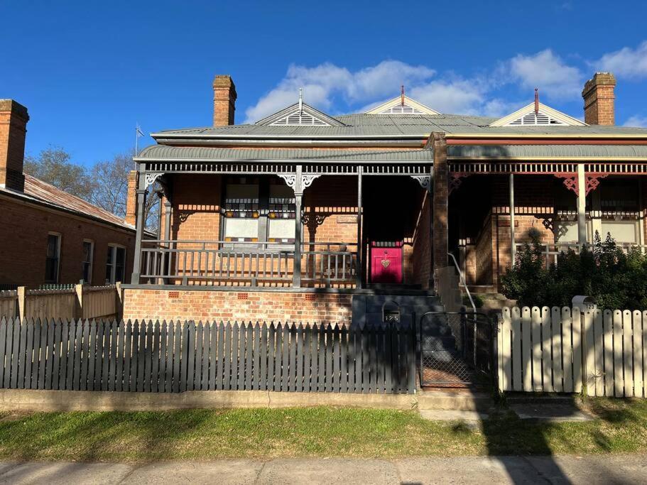 Oxbridge- period home in central Goulburn
