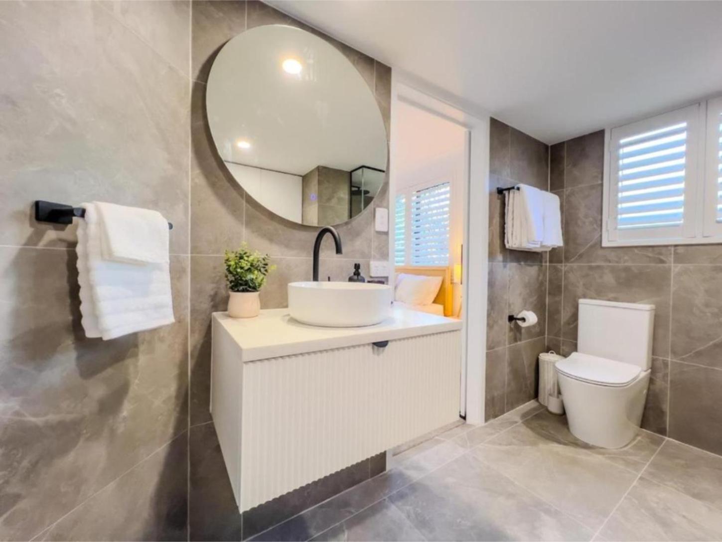 Burleigh Breeze Getaway