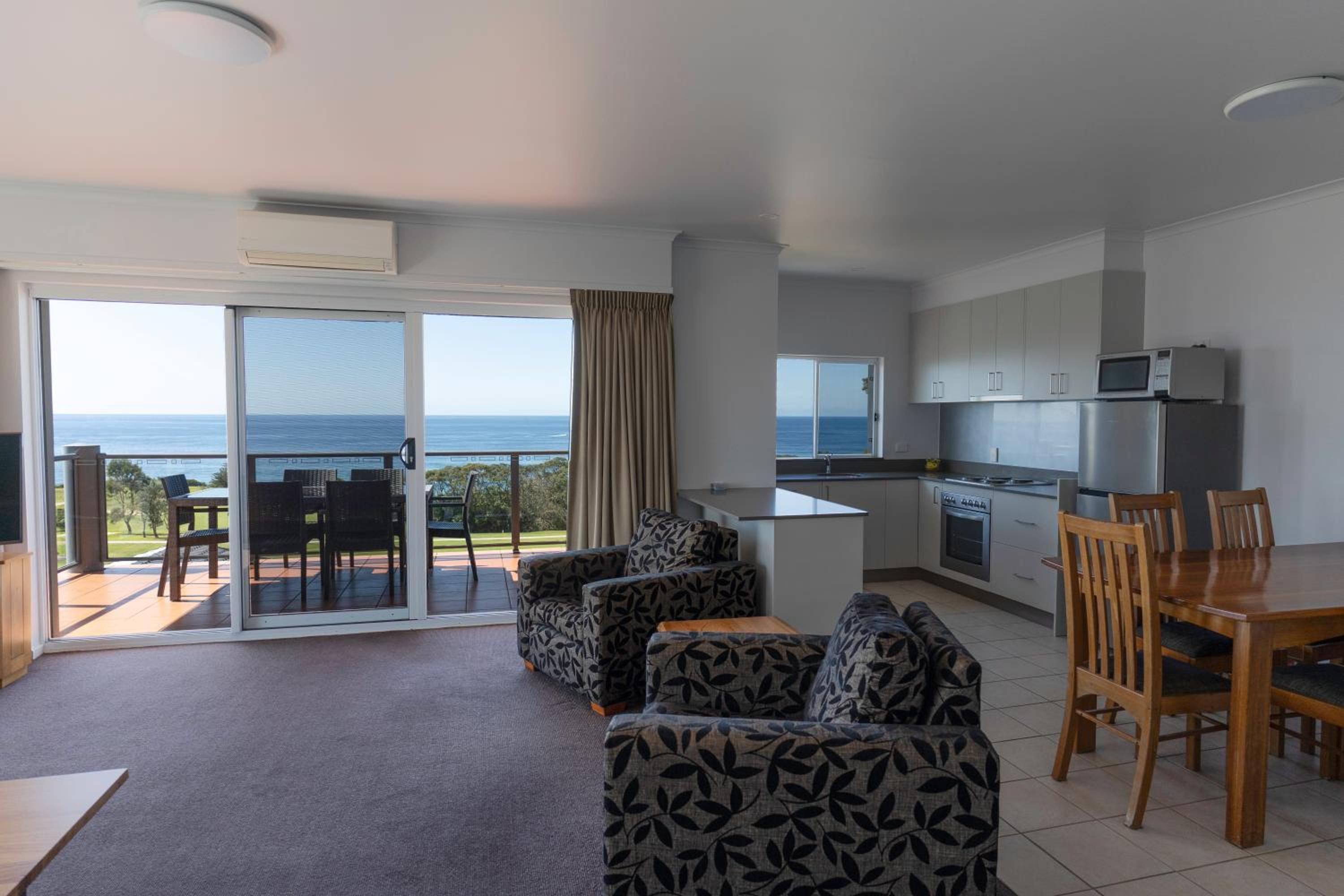 Amooran Oceanside Apartments and Motel
