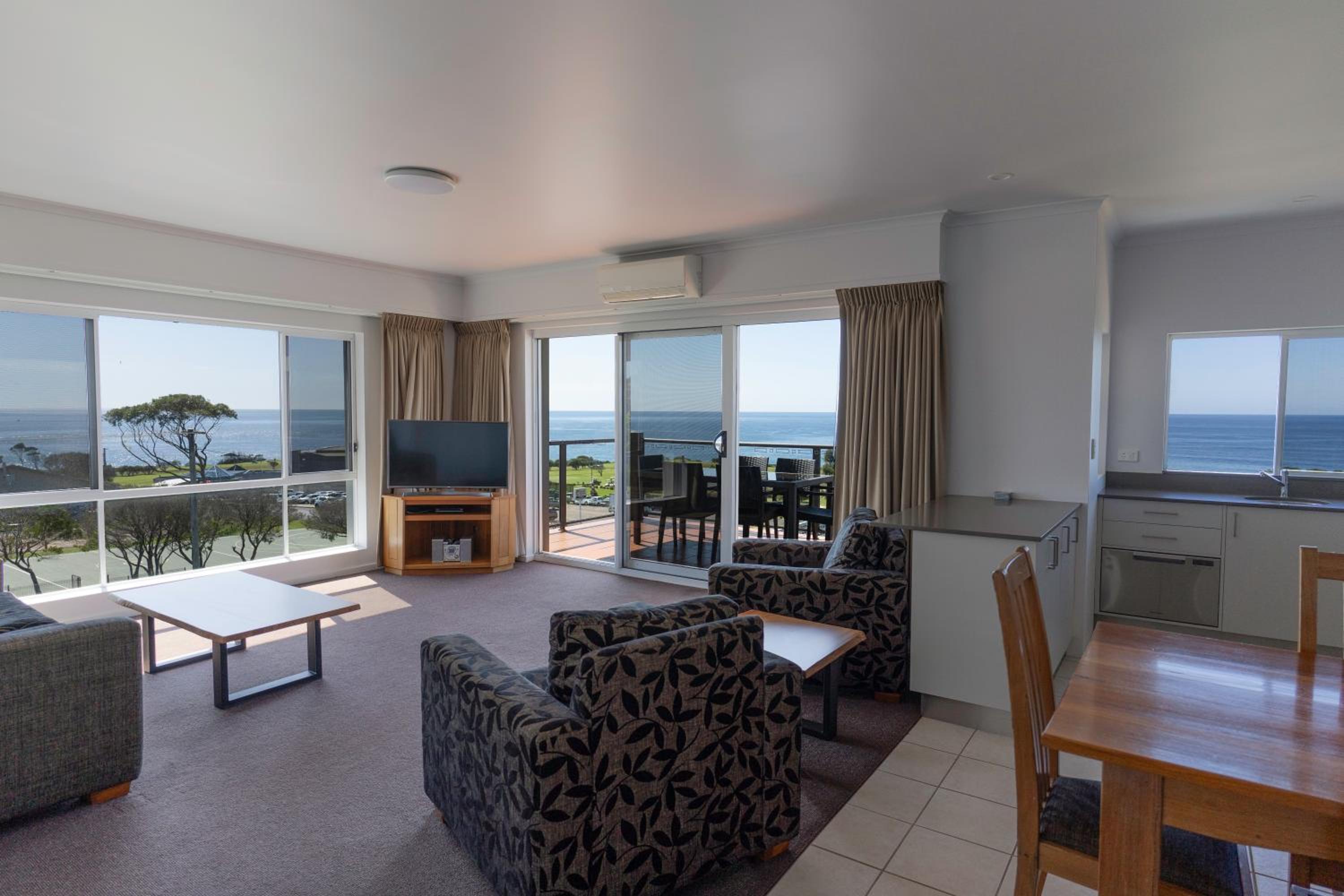 Amooran Oceanside Apartments and Motel