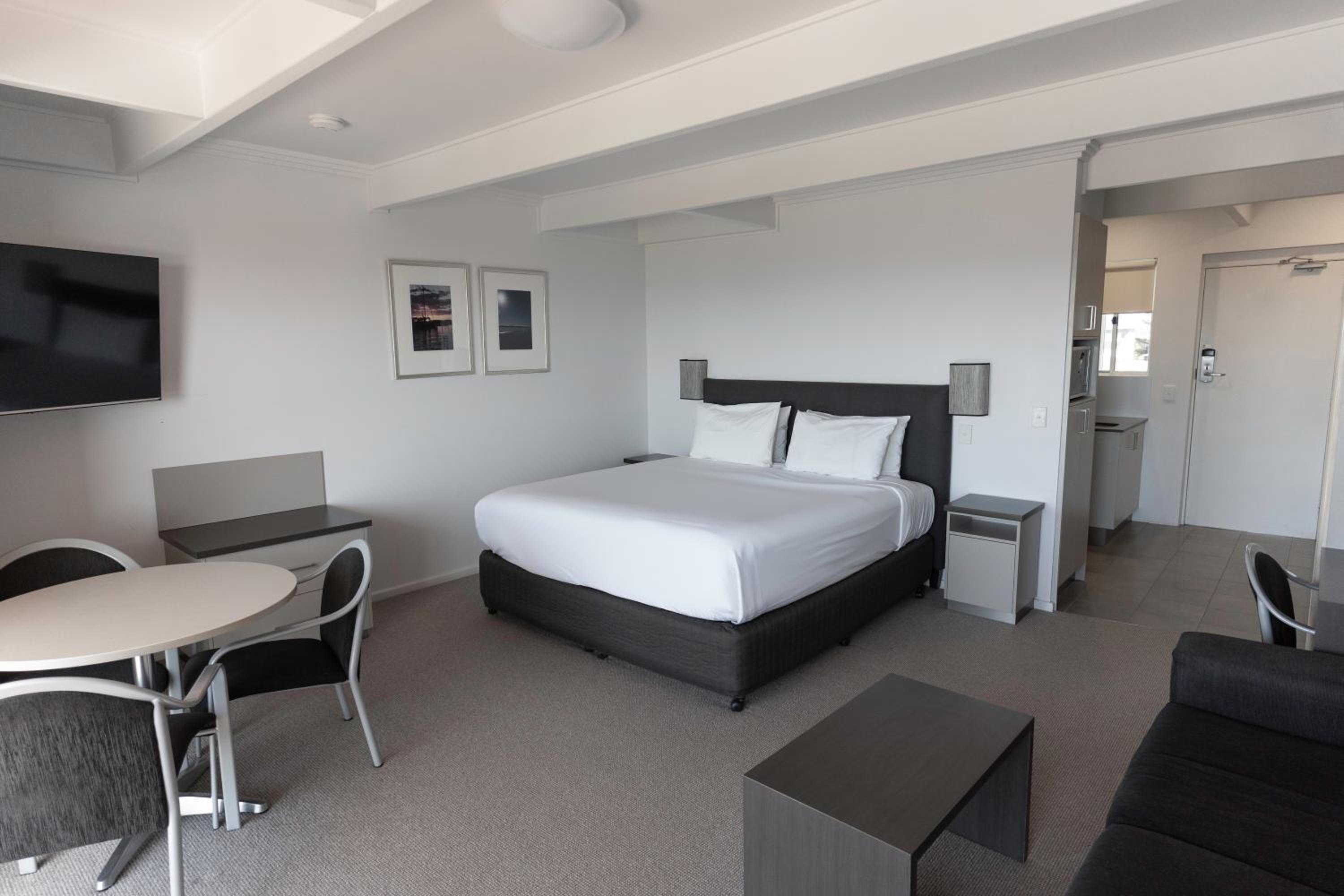 Amooran Oceanside Apartments and Motel