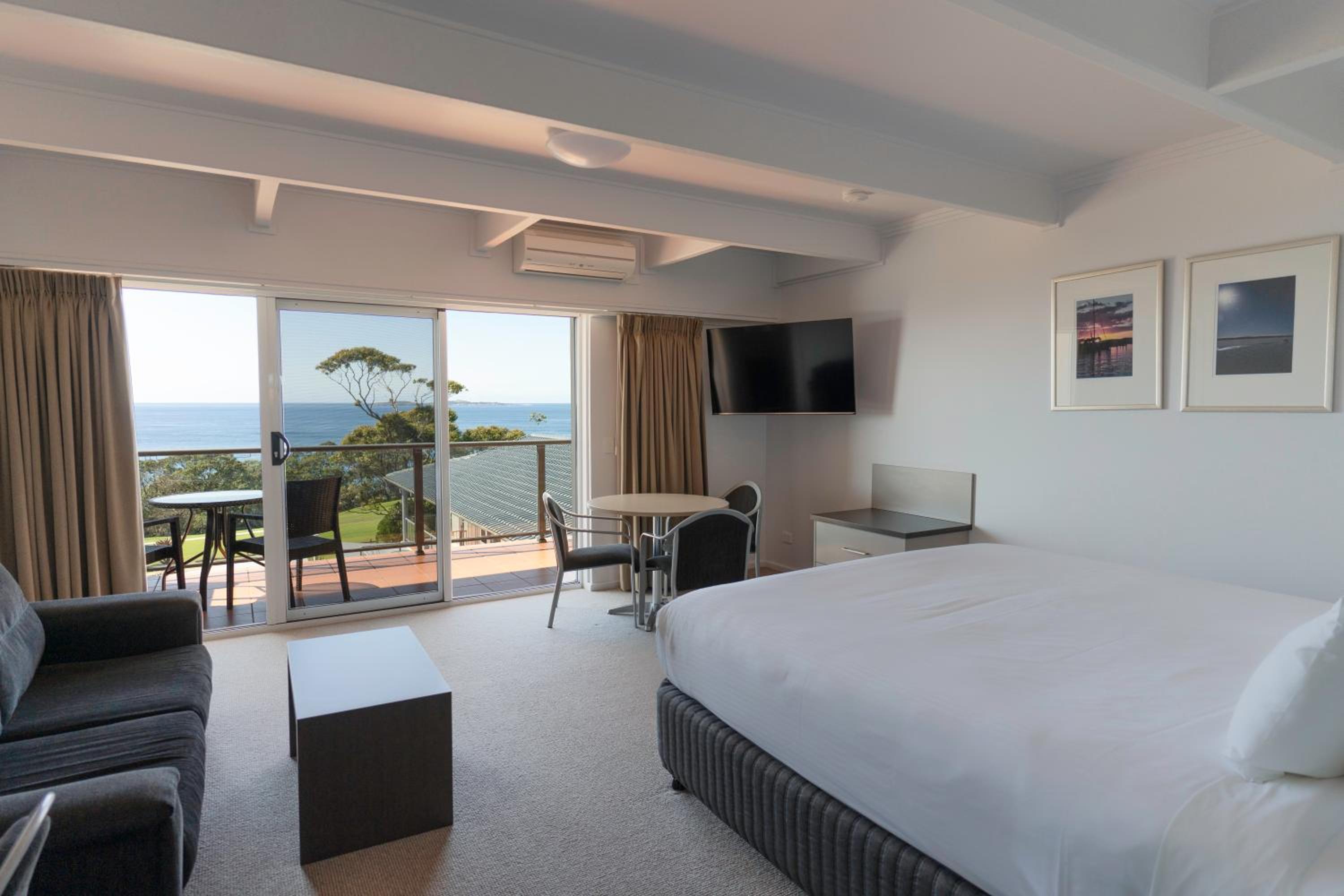 Amooran Oceanside Apartments and Motel
