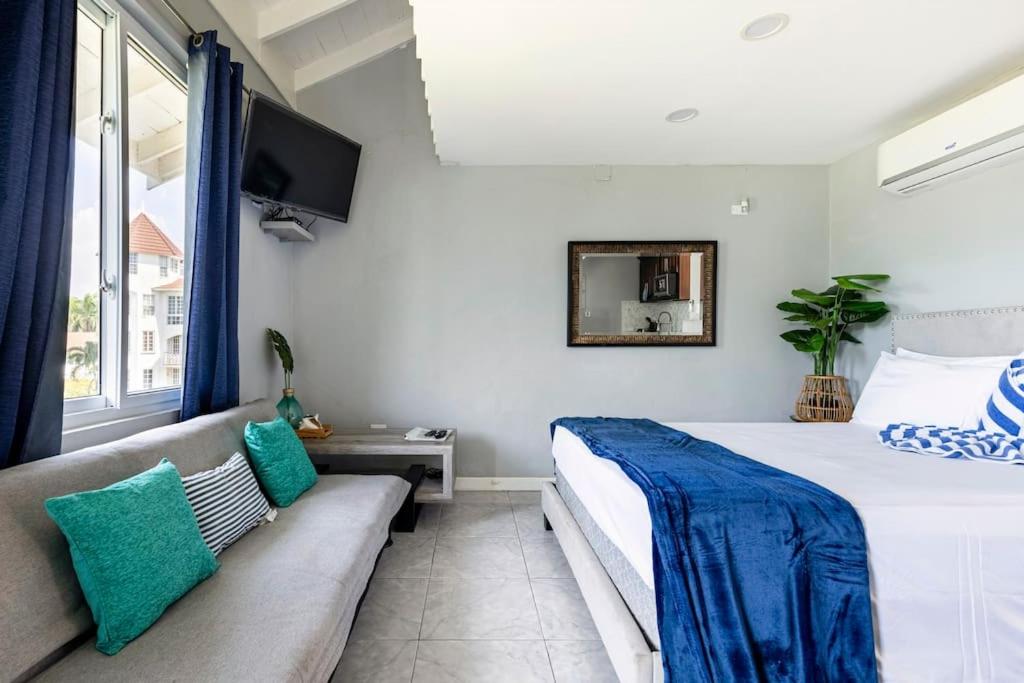 Seaside loft with pool, Sea Castles, Montego Bay view 2