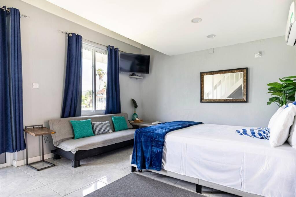 Seaside loft with pool, Sea Castles, Montego Bay view 5