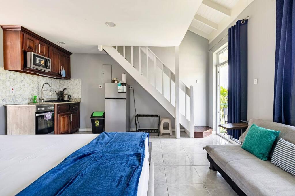 Seaside loft with pool, Sea Castles, Montego Bay view 3