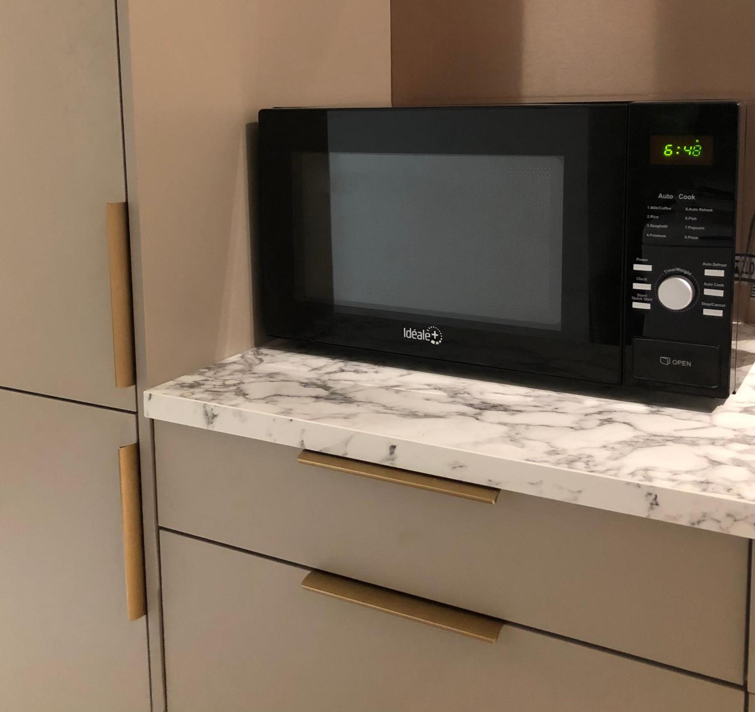 Premium City Center 2 rooms Apartment Glassed Balcony FREE PRIVATE PARKING