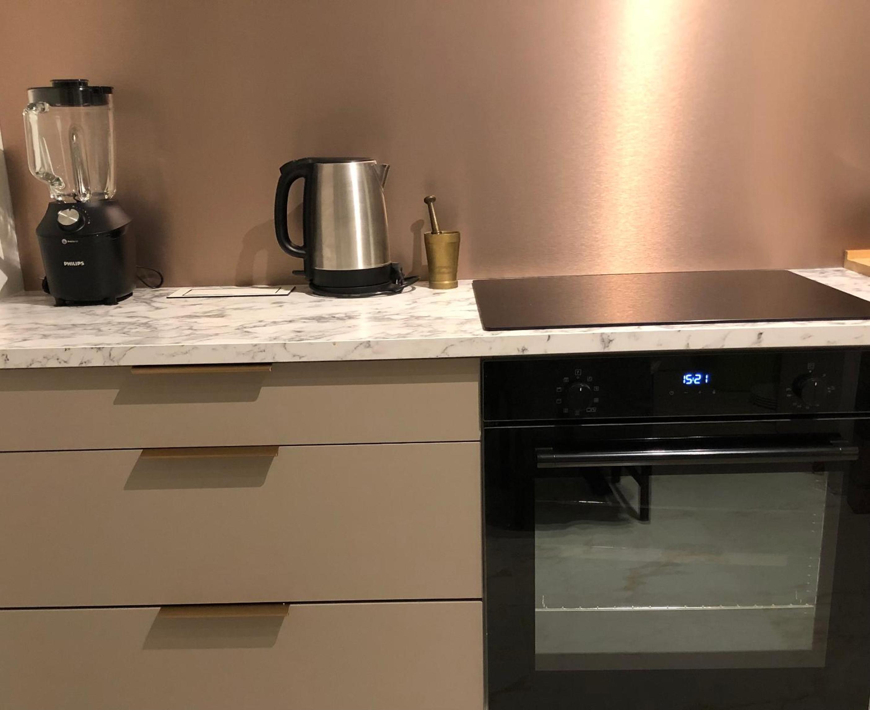Premium City Center 2 rooms Apartment Glassed Balcony FREE PRIVATE PARKING