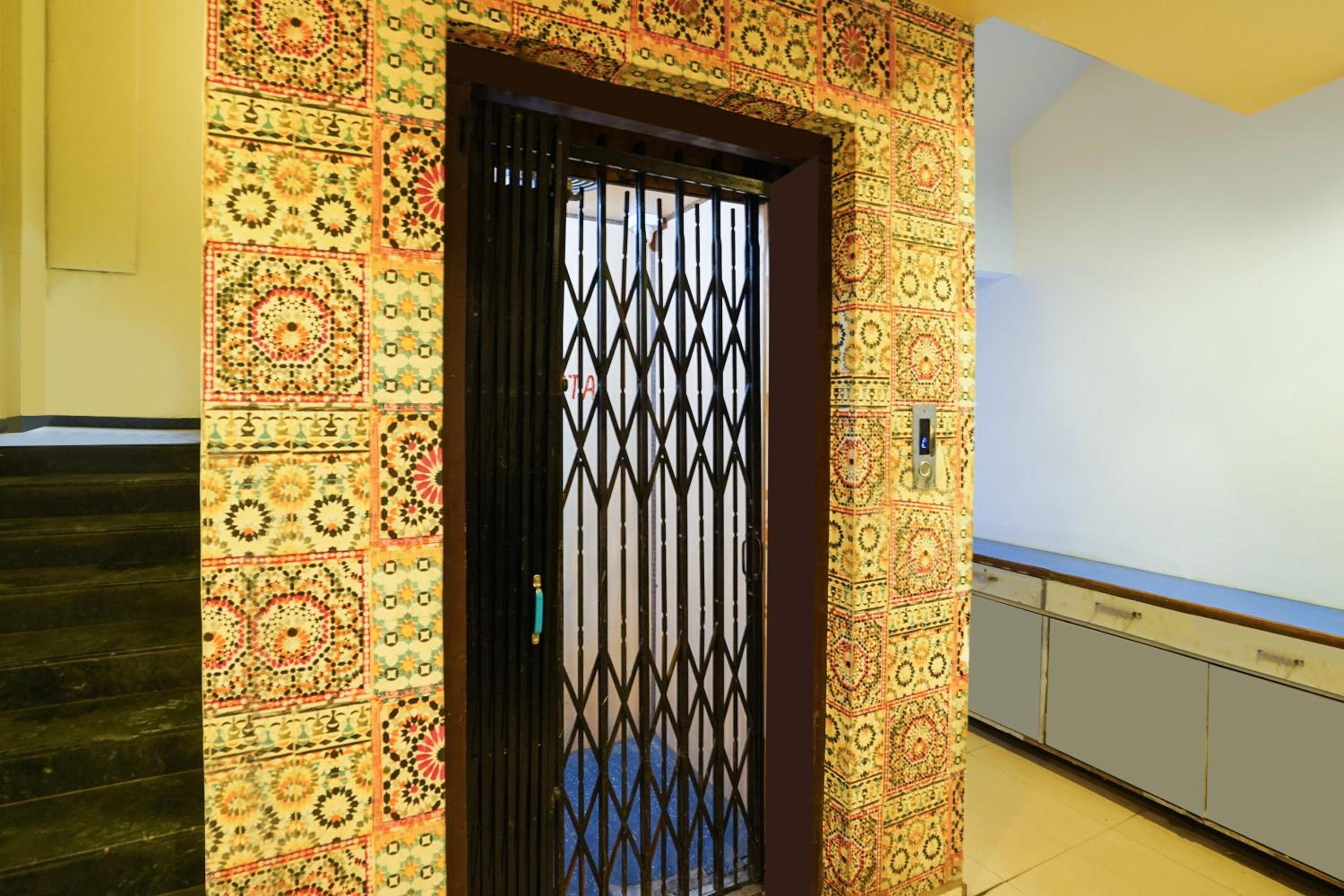 Hotel O Crystal