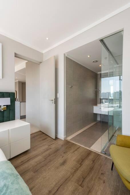 Luxury King bed suite Sandton