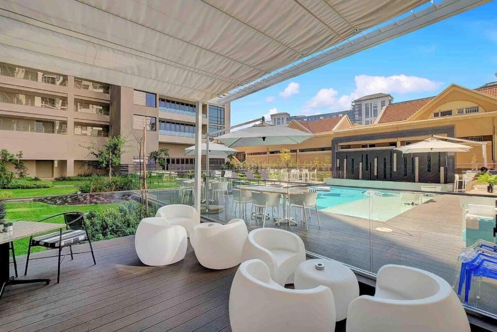 Luxury King bed suite Sandton