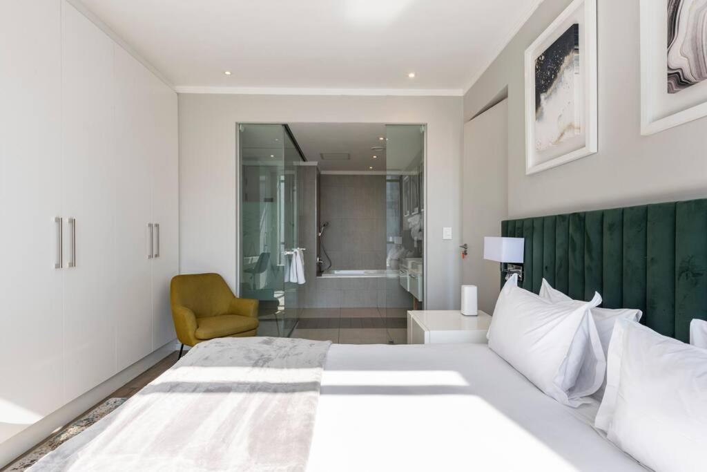 Luxury King bed suite Sandton