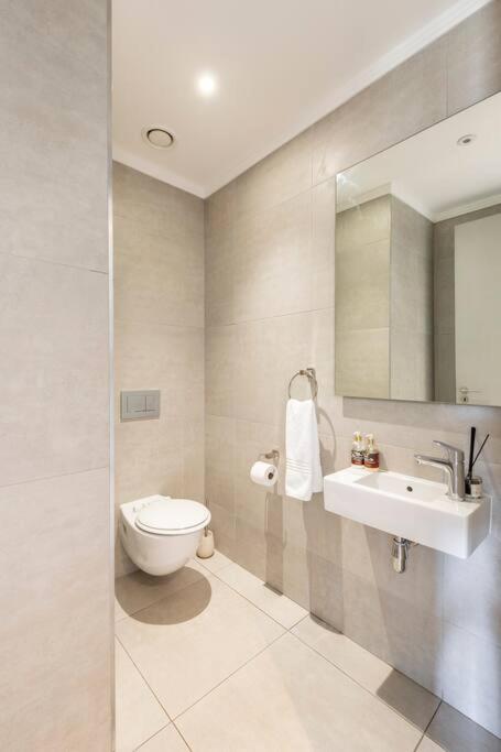 Luxury King bed suite Sandton