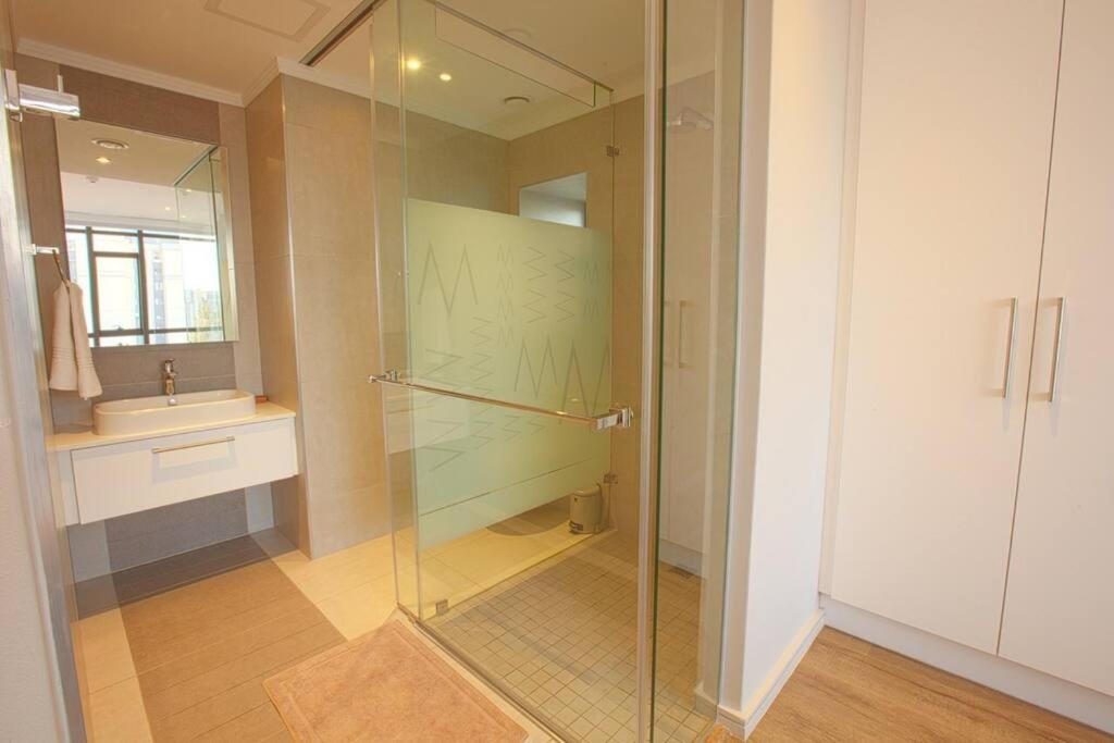 Luxury King bed suite Sandton