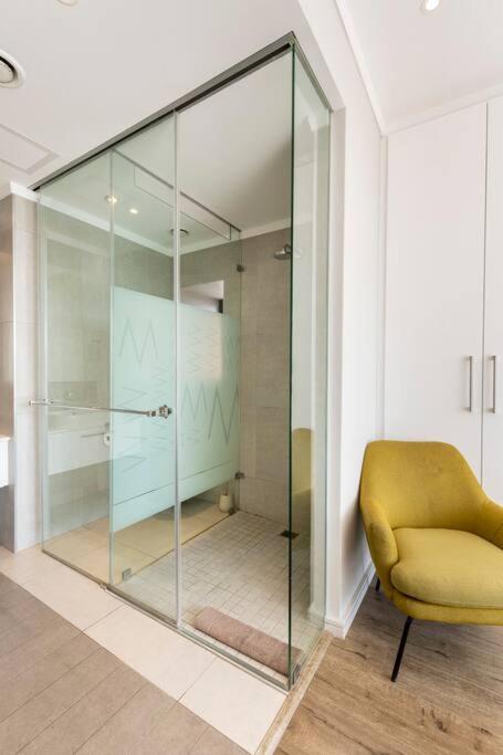 Luxury King bed suite Sandton