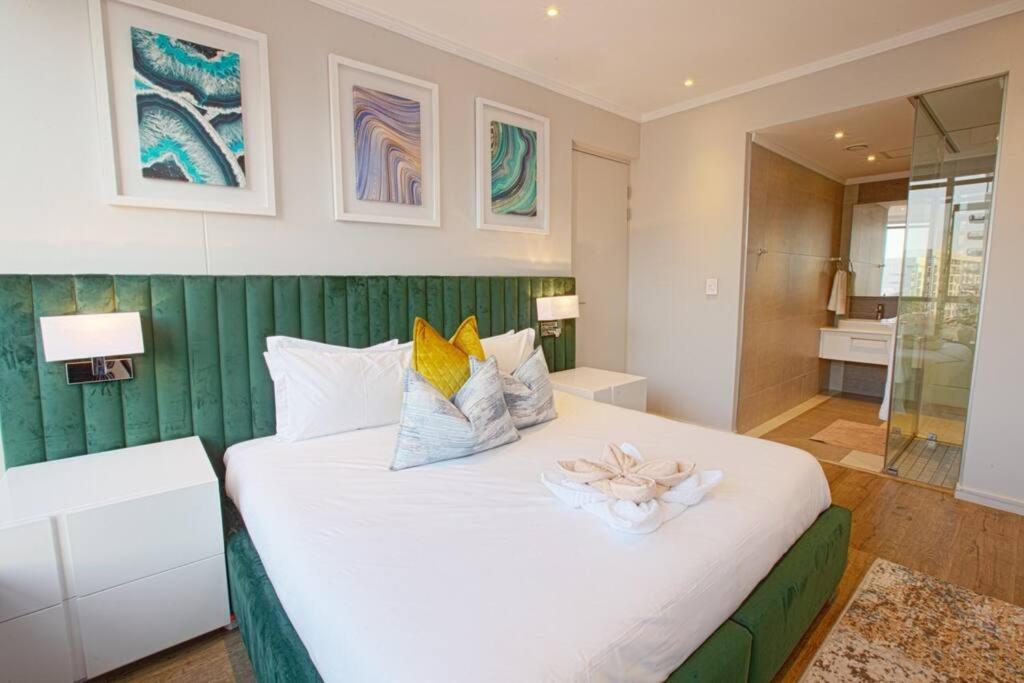 Luxury King bed suite Sandton
