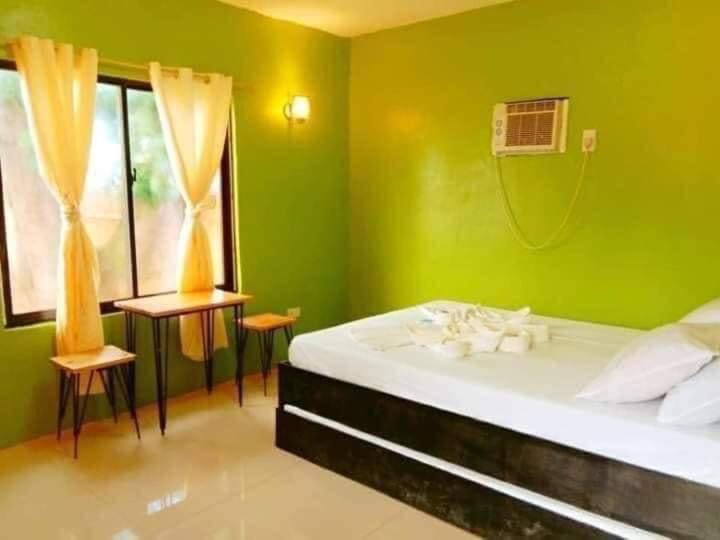 Gigantes Hideaway Tourist Inn