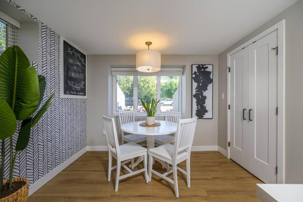 Boho Bliss - Just steps away from the Hospital