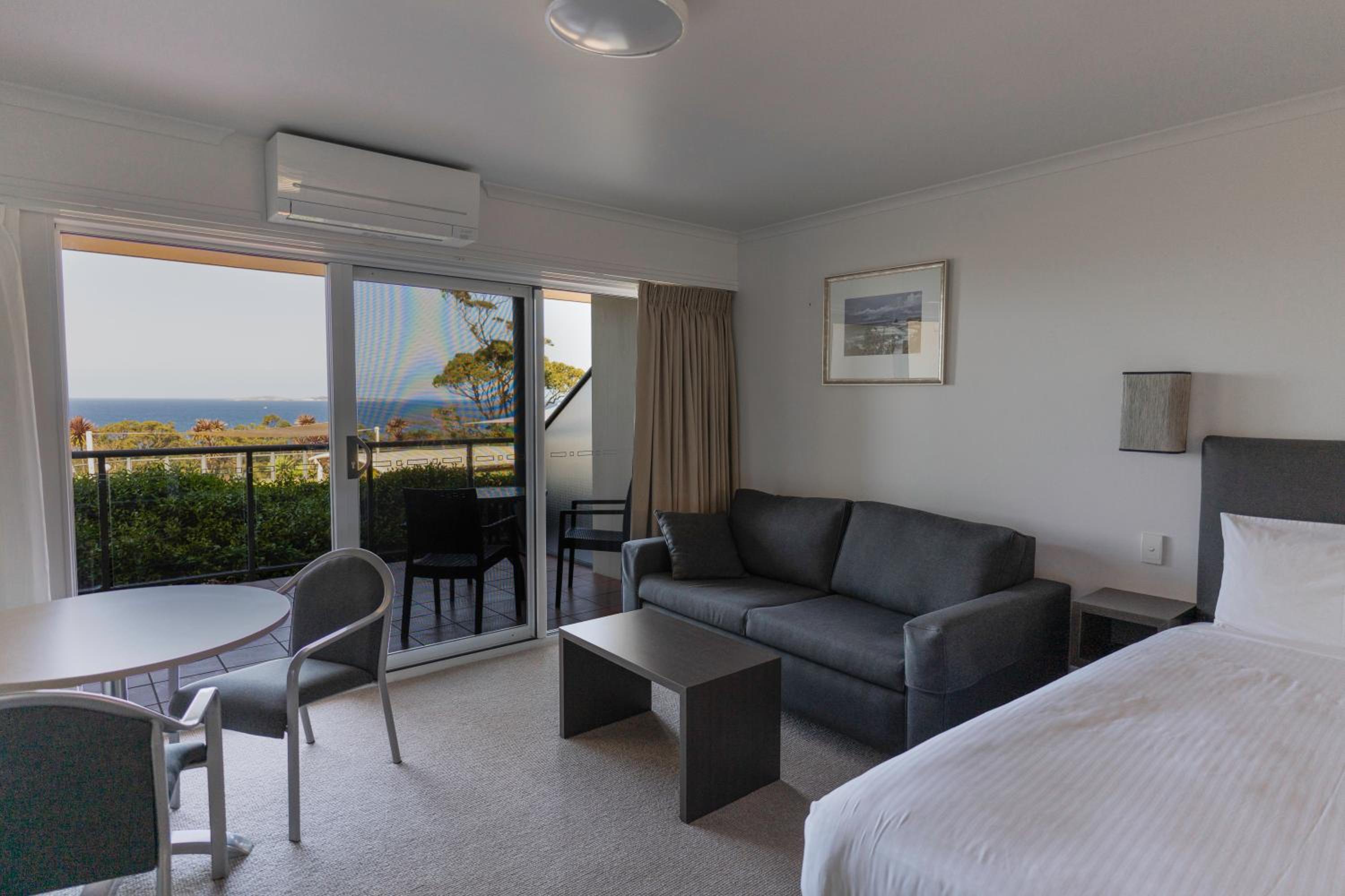 Amooran Oceanside Apartments and Motel
