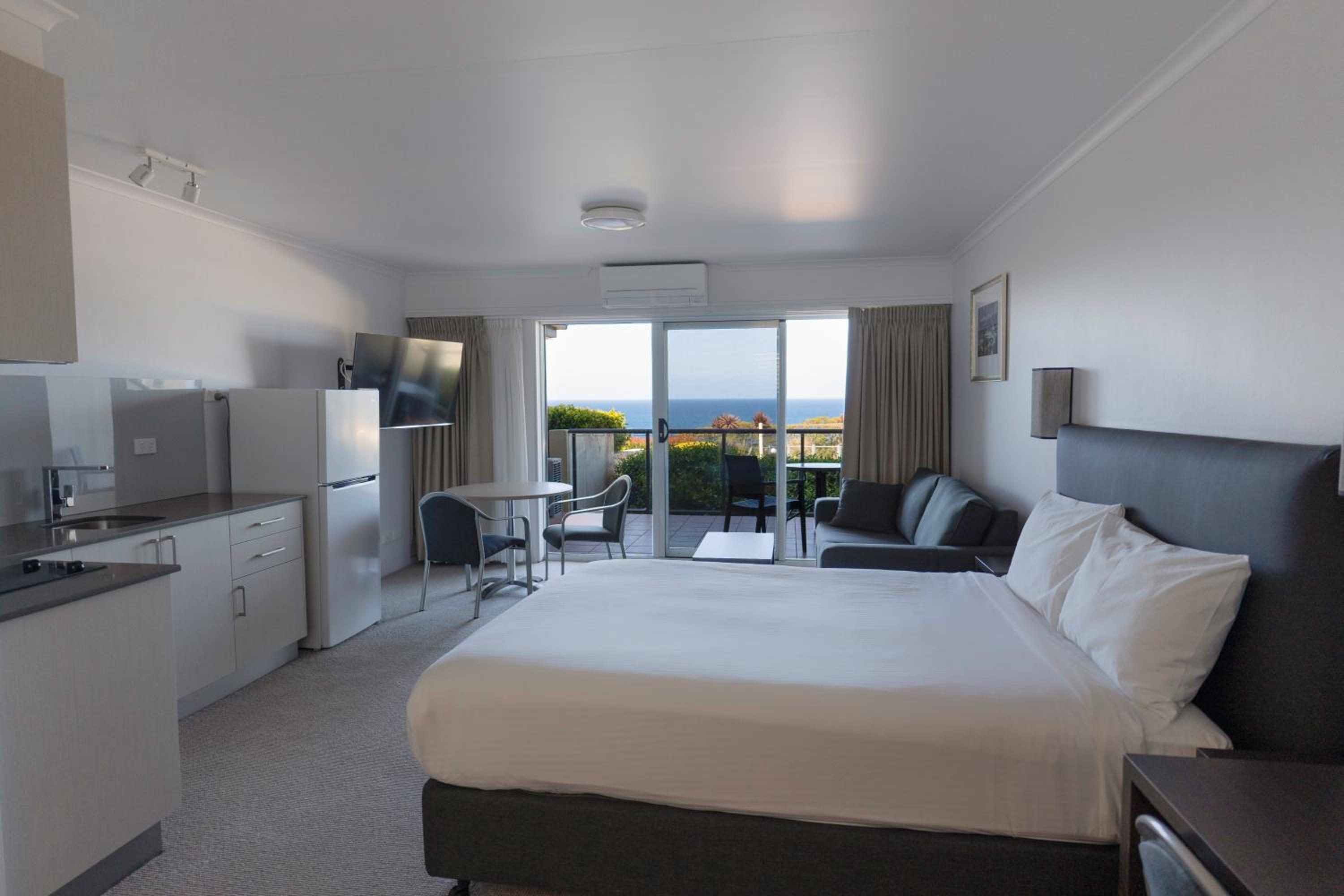 Amooran Oceanside Apartments and Motel