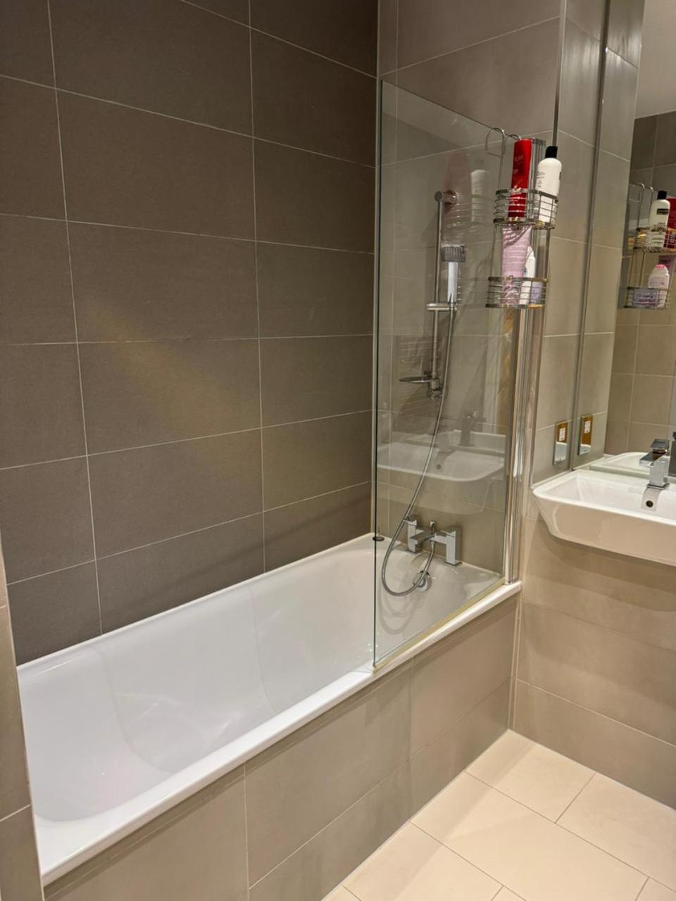 3-bed 2-bath designer apt in Canada Water