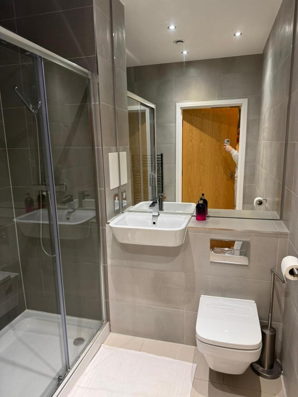 3-bed 2-bath designer apt in Canada Water