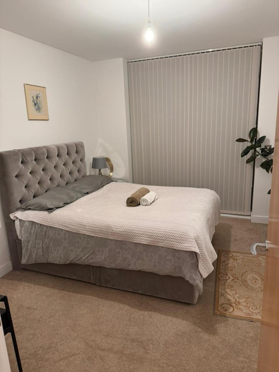 3-bed 2-bath designer apt in Canada Water