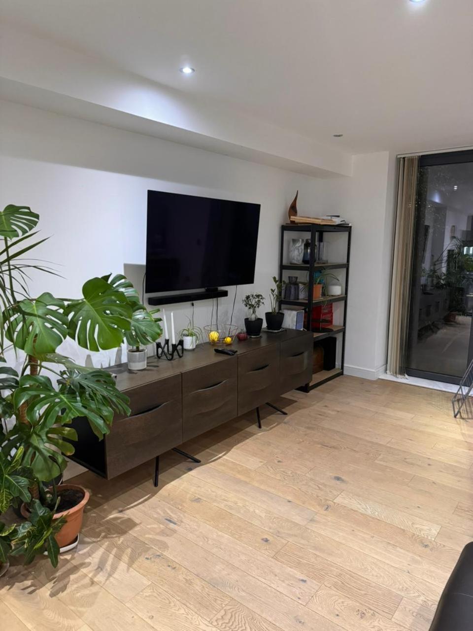 3-bed 2-bath designer apt in Canada Water