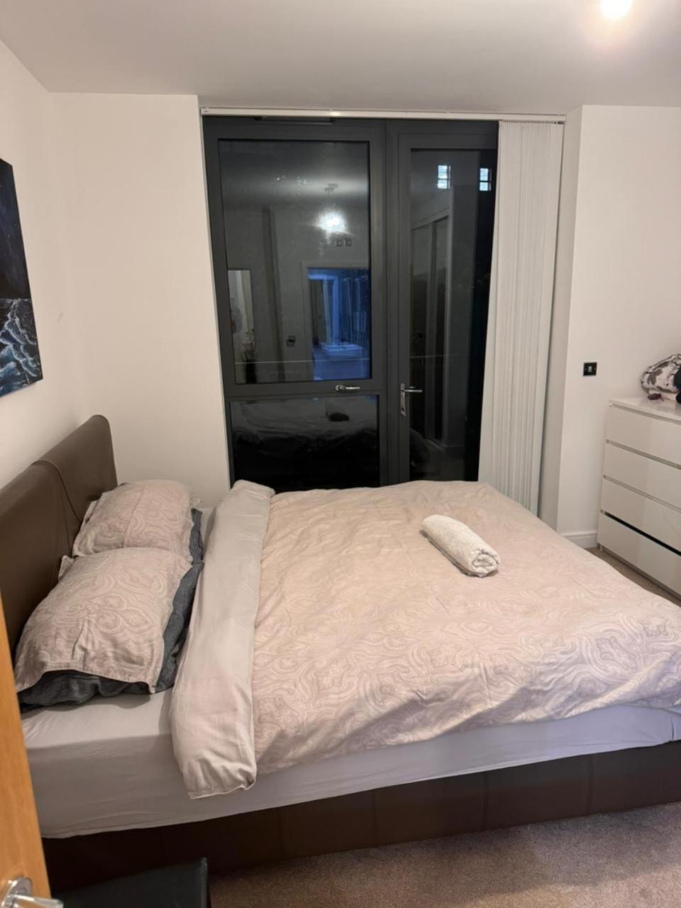 3-bed 2-bath designer apt in Canada Water