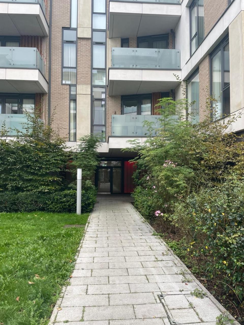 3-bed 2-bath designer apt in Canada Water