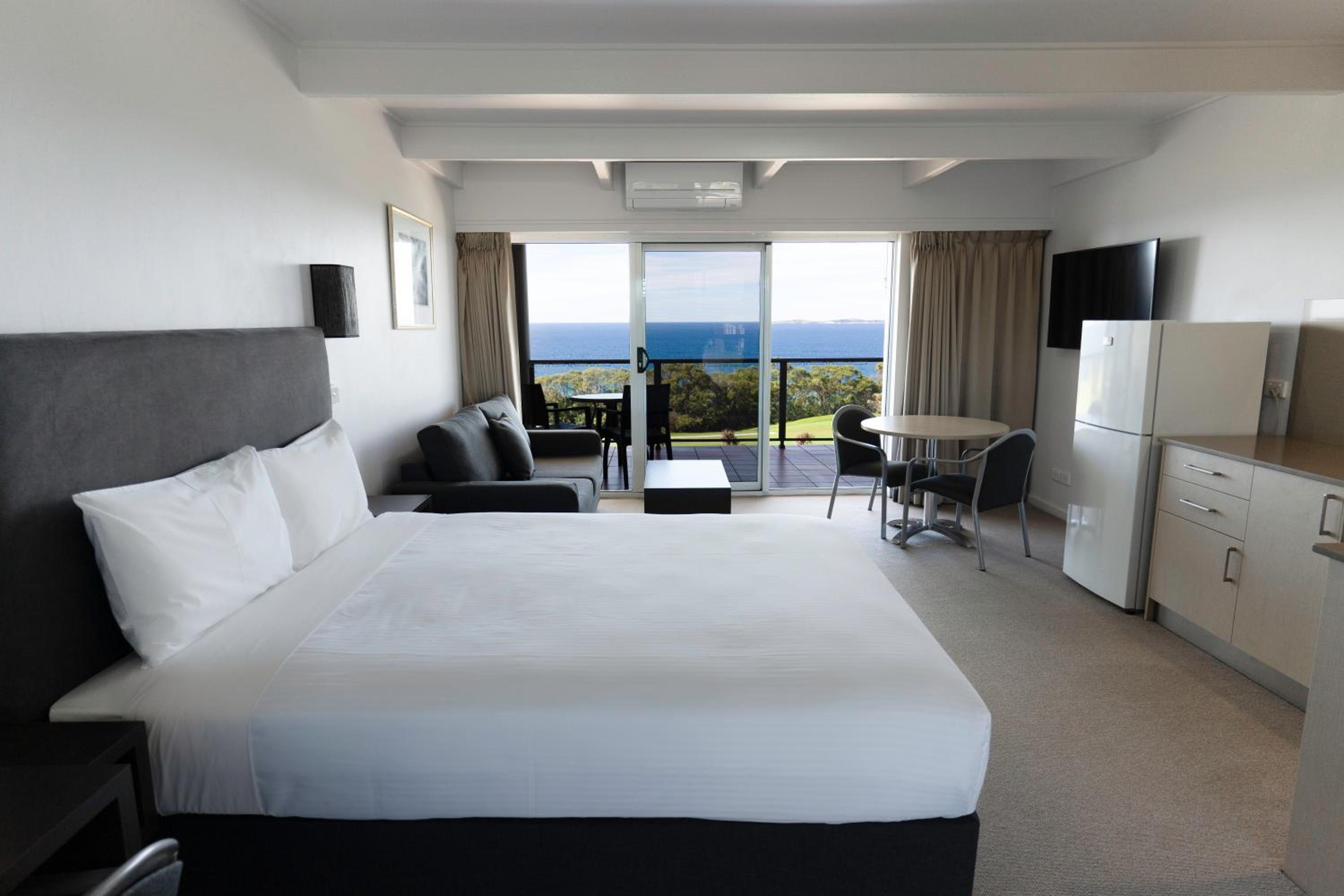 Amooran Oceanside Apartments and Motel