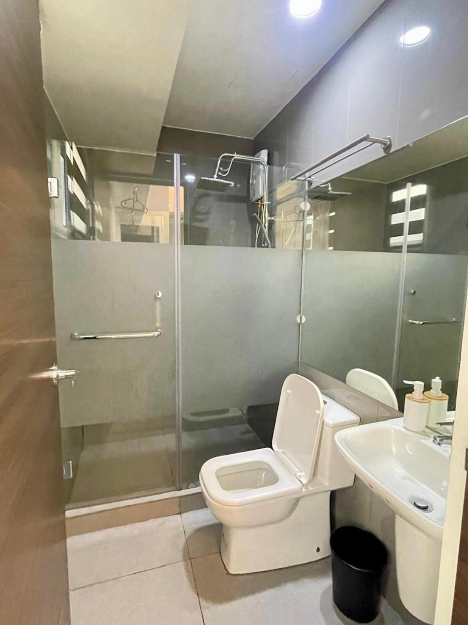 Beauty Cindrella Home Makati Penthouse 3 Bedroom view 3