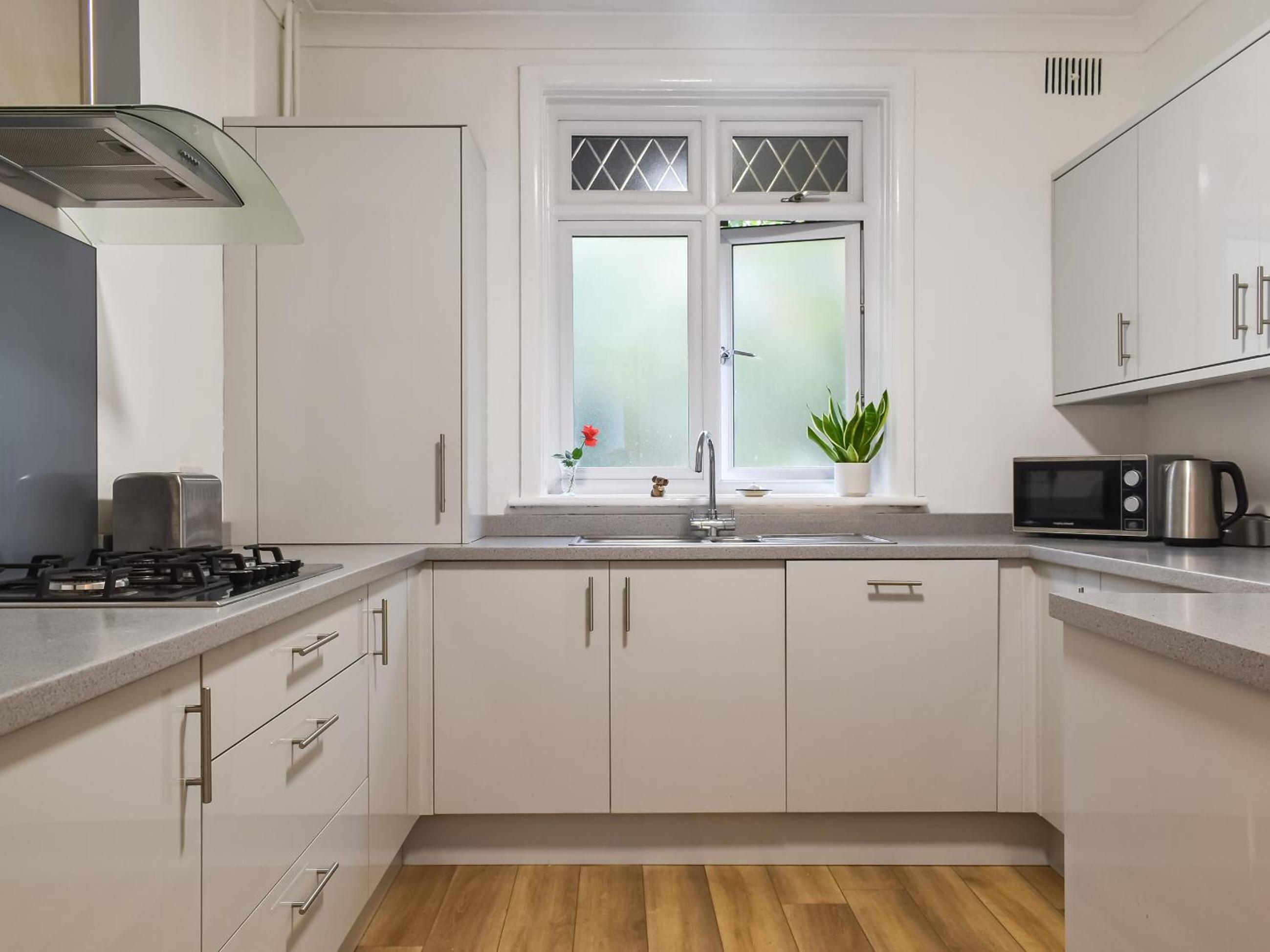 Flat 2, Langtry Apartment view 5