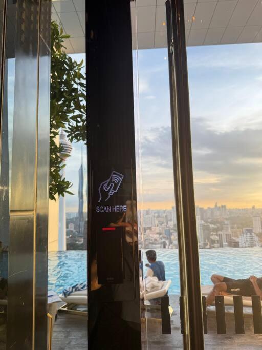 Facestyle Infinity Pool KLCC Smart TV Free WiFi Two Bedroom