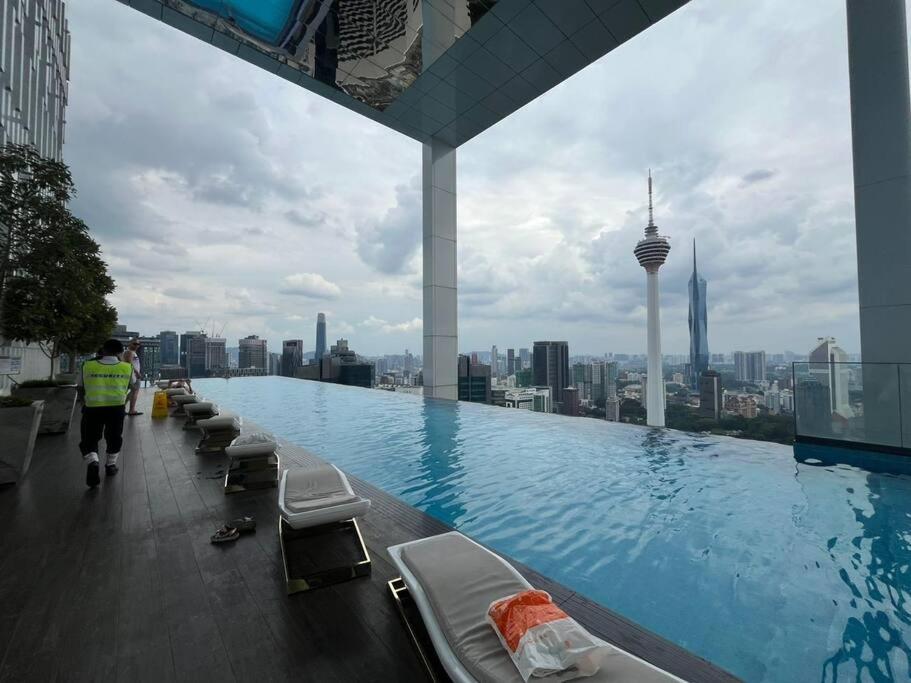 Facestyle Infinity Pool KLCC Smart TV Free WiFi Two Bedroom